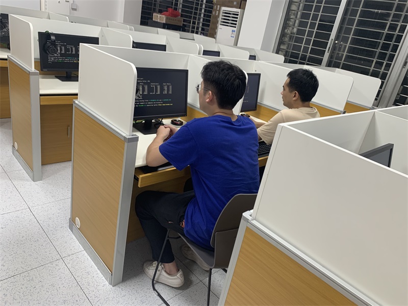 梅州市興寧中學升降屏風計算機教室